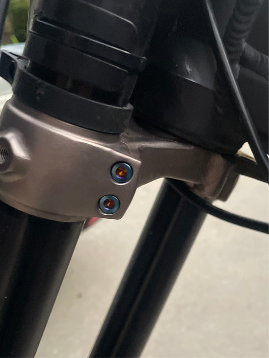 Surron Fork Triple clamp titanium (6pc)